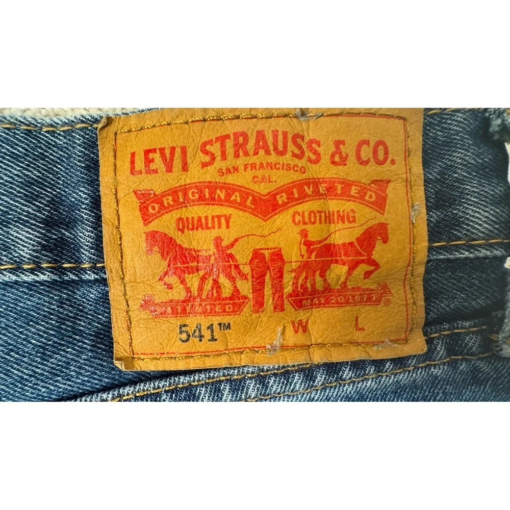 Levi Strauss 541 Athletic Fit Medium Wash Denim Jeans Men Size 54x30 EUC